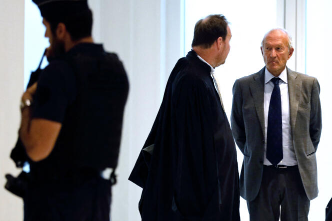 Thierry Gaubert (à droite), lors du procès du volet financier de l’affaire de Karachi, au tribunal de Paris, en juin 2020.