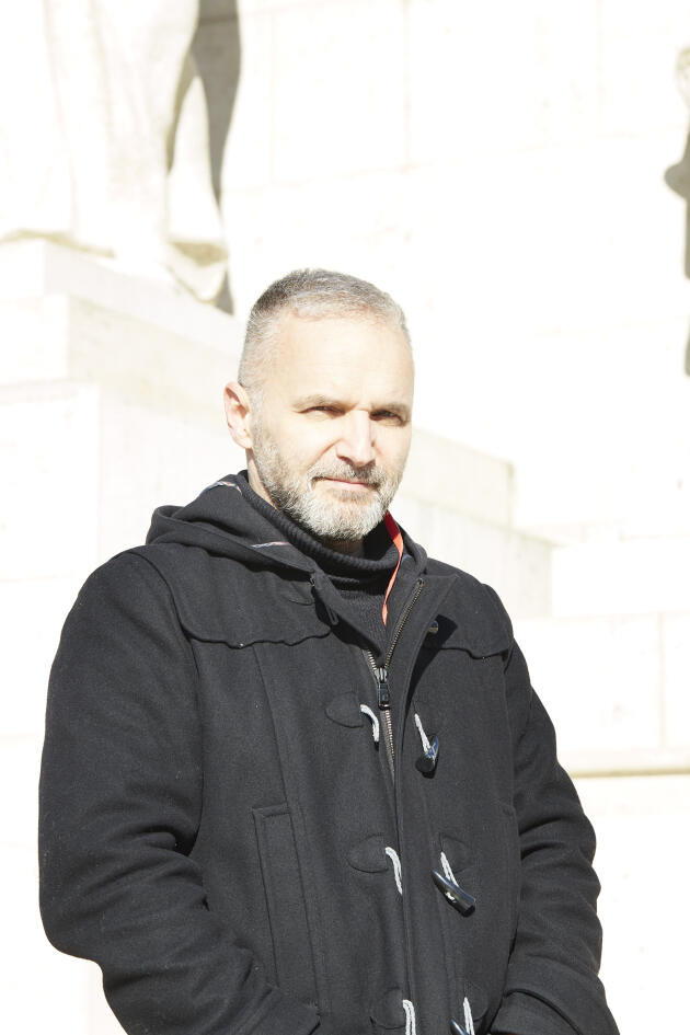 Tamas Wachsler, le responsable du projet Imre Steindl, devant le Parlement à Budapest, en Hongrie, le 2 février 2022.