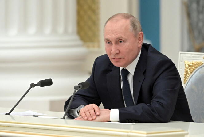 Le président russe, Vladimir Poutine, s’exprime lors d’une réunion avec des représentants du monde des affaires au Kremlin, à Moscou, en Russie, le 24 février 2022.