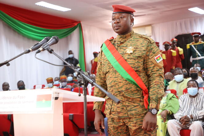 Le lieutenant-colonel Paul-Henri Sandaogo Damiba lors de sa prestation de serment comme nouveau président du Burkina Faso, à Ouagadougou, le 16 février 2022.