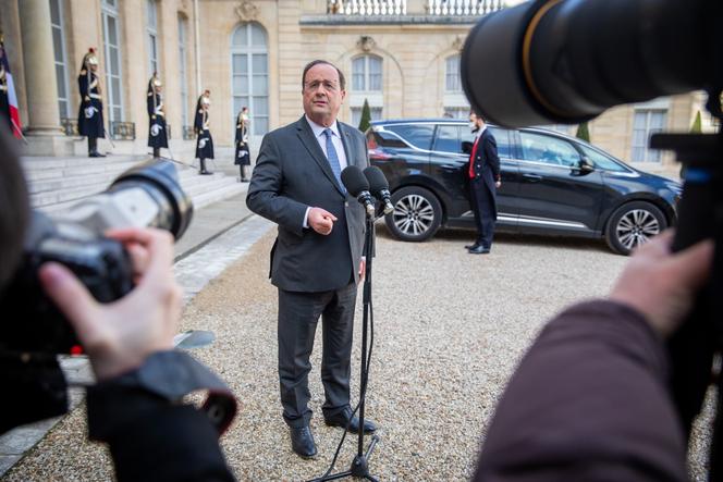 Former President François Hollande, Friday February 25, 2022, in the courtyard of the Elysée Palace, in Paris.