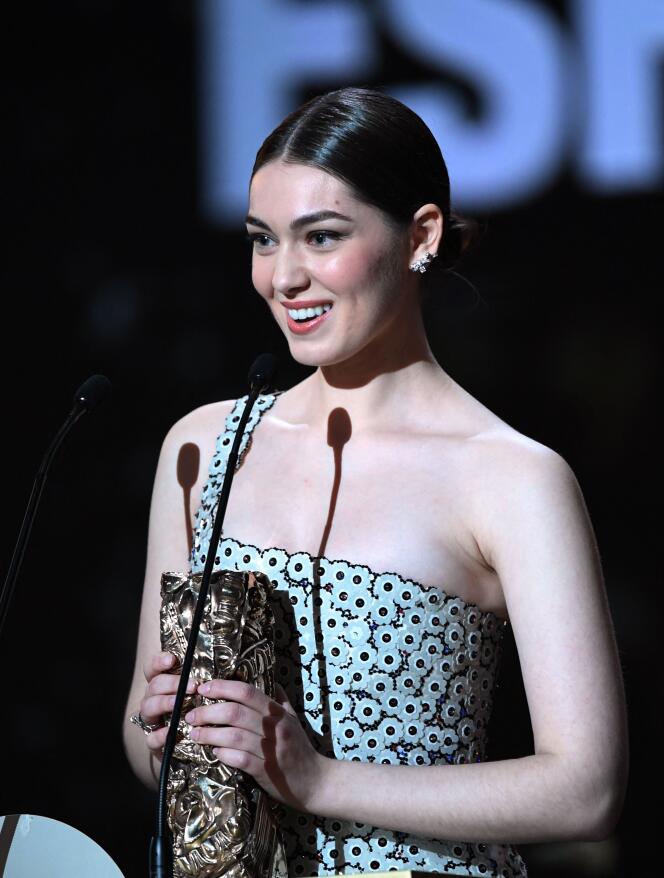 Anamaria Vartolomei a reçu le César du meilleur espoir féminin pour son rôle dans « L’Evénement », à Paris, le 25 février 2022.