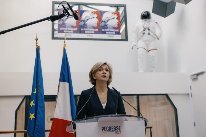 La candidata (LR) a las elecciones presidenciales, Valérie Pécresse, en la sede de su campaña en París, el 24 de febrero de 2022.