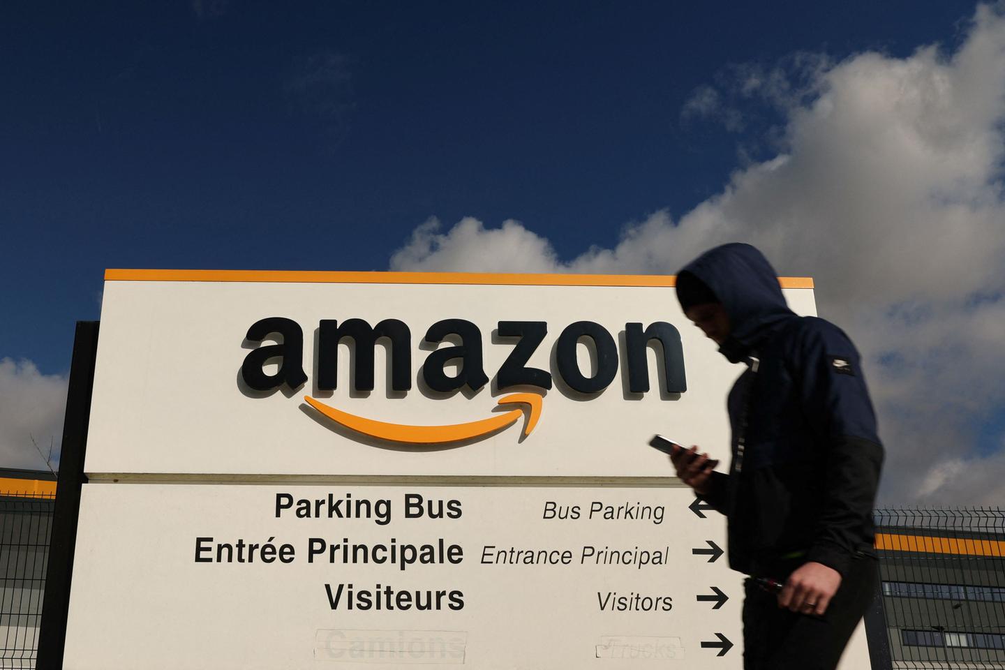France fines Amazon €32 million for 'excessively intrusive' staff surveillance