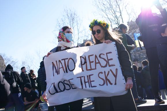 Khrystyna et Marta Bat sont venues exprimer leur soutien envers leur pays de naissance, qu’elles ont quitté il y a 11 ans.