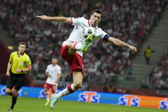 Le Polonais Robert Lewandowski pendant le match de qualifications à la Coupe du monde 2022 face à l’Angleterre, le 8 septembre 2021.