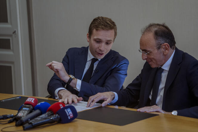Eric Zemmour a reçu le parrainage du maire LR de Saint-Jeoire (Haute-Savoie), Antoine Valentin, le 25 février 2022.