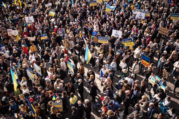 Manifestation de soutien pour le peuple ukrainien à Toulouse, place du Capitole, le 27 février 2022.
