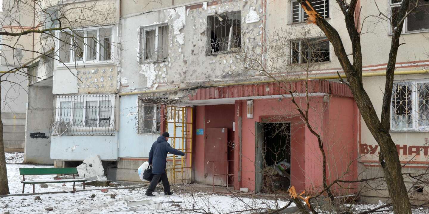 Российские солдаты вошли в Харьков, президент Украины обвинил россиян в стрельбе по домам