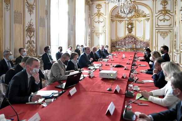 Kandidater til det franske presidentskapet deltar på en orientering om Russlands invasjon av Ukraina, ledet av den franske statsministeren Jean Castex, på Hotel Matignon i Paris, Frankrike, 28. februar 2022.