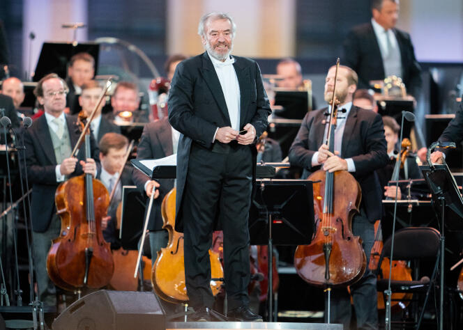 Le chef d'orchestre russe Valery Gergiev avec l'Orchestre philharmonique de Vienne, lors du Concert de nuit d'été au château de Schönbrunn, à Vienne, en Autriche, le 18 septembre 2020.