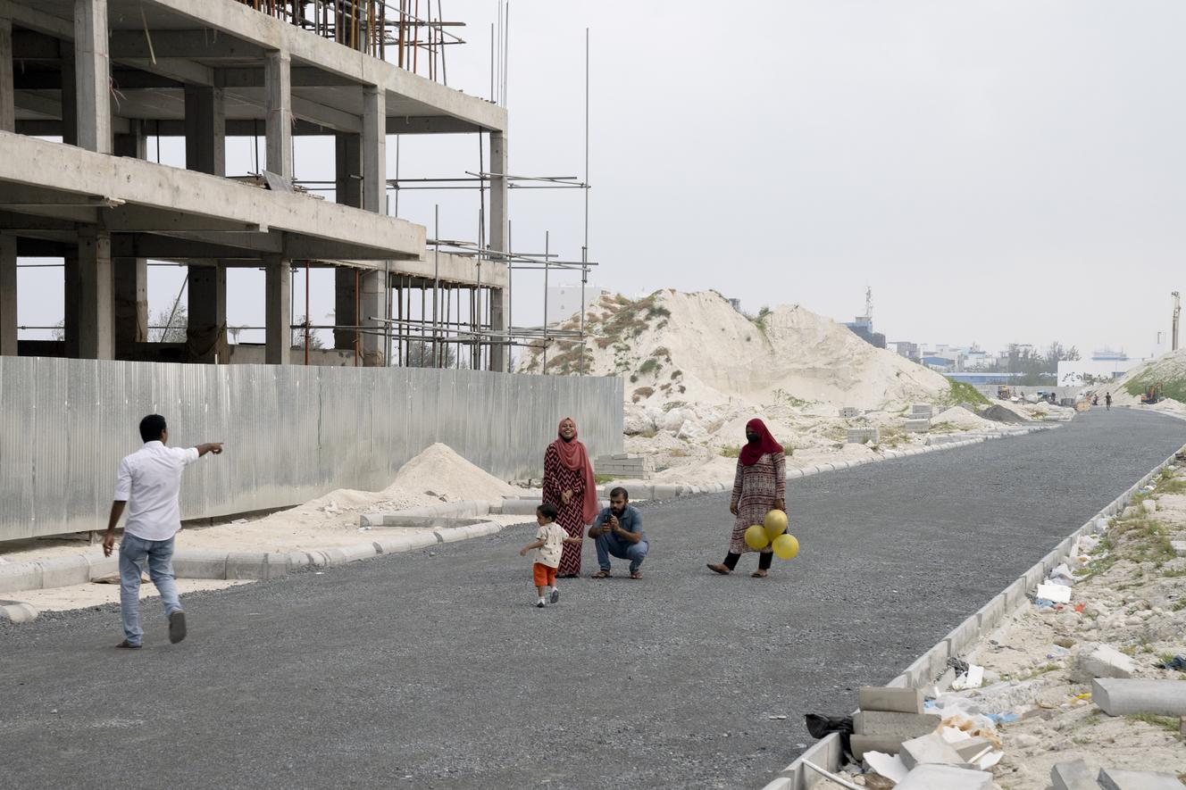 A Hulhumalé, aux Maldives, le 12 février 2022. Cette immense île artificielle, qui accueille 50 000 habitants et en vise 230 000 à terme, se veut un modèle de ville intelligente et écologique, construite à plus de 2 mètres par rapport au niveau de la mer, contre 1,5 mètre pour Malé.