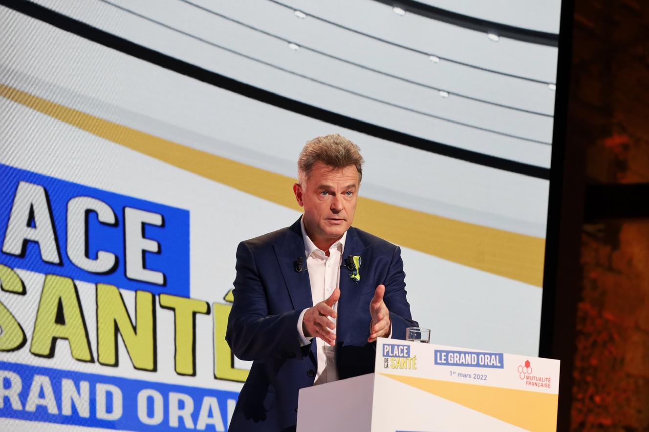 Fabien Roussel au Palais Brongniart, à Paris, lors du « grand oral » sur la santé organisé par la Mutualité française, le 1er mars 2022.