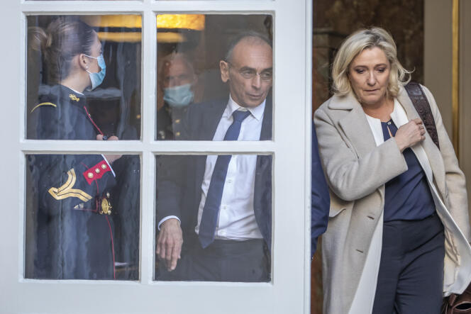 Les candidats à l’élection présidentielle Eric Zemmour et Marine Le Pen, à leur sortie de l’hôtel de Matignon à Paris, le 28 février 2022.