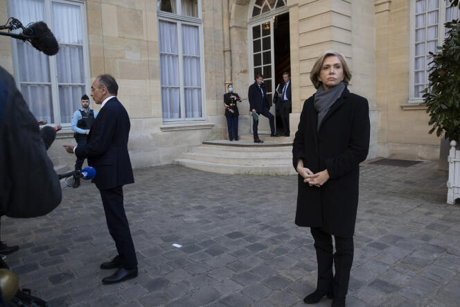 Far-right candidate Eric Zemmour and conservative Valérie Pécresse stand in the courtyard of Matignon, the prime minister's office, after receiving a briefing on the war in Ukraine, on February 28, in Paris, France. 