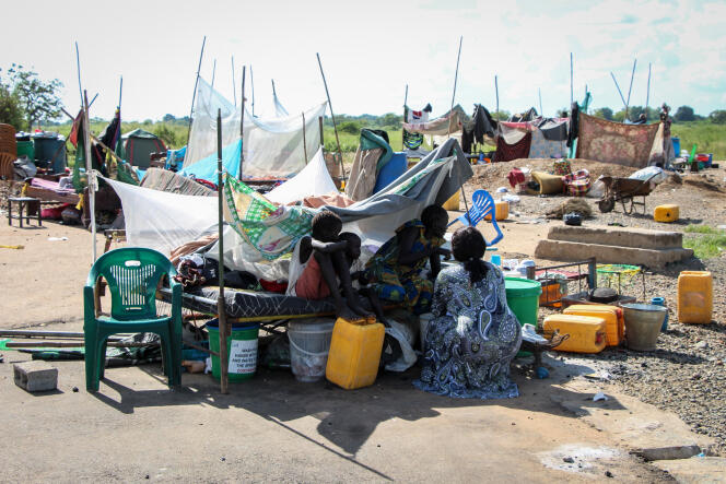Des personnes déplacées près de la capitale sud-soudanaise Juba, en septembre 2021.