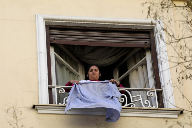 Une employée de maison bolivienne, à Madrid, en mars 2019.