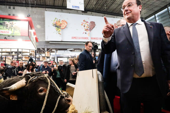El expresidente socialista François Hollande en el Salón Agrícola de París el 3 de marzo de 2022.