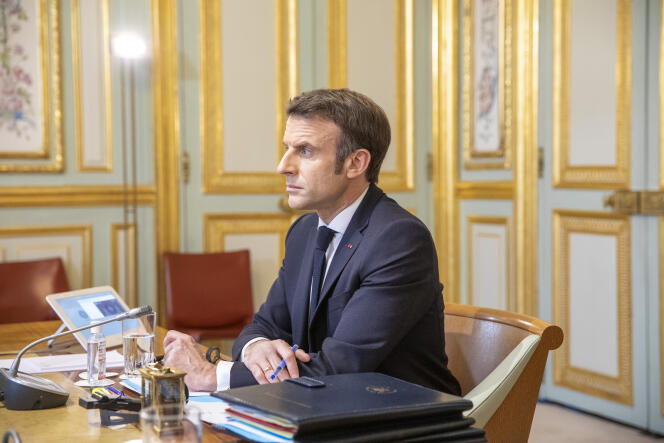 Emmanuel Macron durante una reunión del G7 por videoconferencia desde el Palacio del Elíseo en París, el jueves 24 de febrero de 2022, primer día de la invasión rusa a Ucrania.