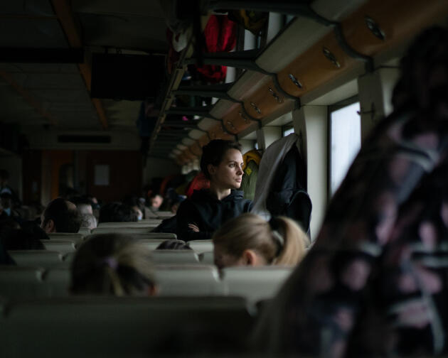 En el tren de las 6:40 a. m. a Rumania, muchos ucranianos huyen de la guerra a través de la frontera moldava en Chisinau el 5 de marzo de 2022.