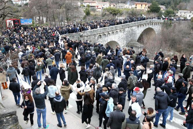 Los manifestantes fueron entre 4.200 según la prefectura y 15.000 según los organizadores nacionalistas, el 6 de marzo de 2022 en Corte.