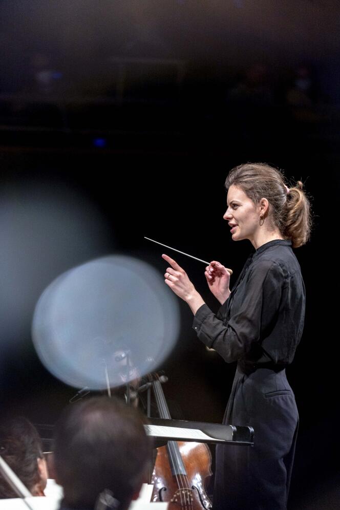 La Polonaise Anna Sulkowska-Migon à La Maestra, concours international de cheffes d’orchestre, à la Philharmonie de Paris, le 4 mars 2022.