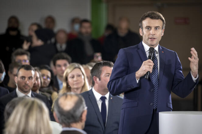 Emmanuel Macron, candidat à sa réélection, lors de sa première réunion de campagne, à Poissy (Yvelines), le 7 mars 2022.
