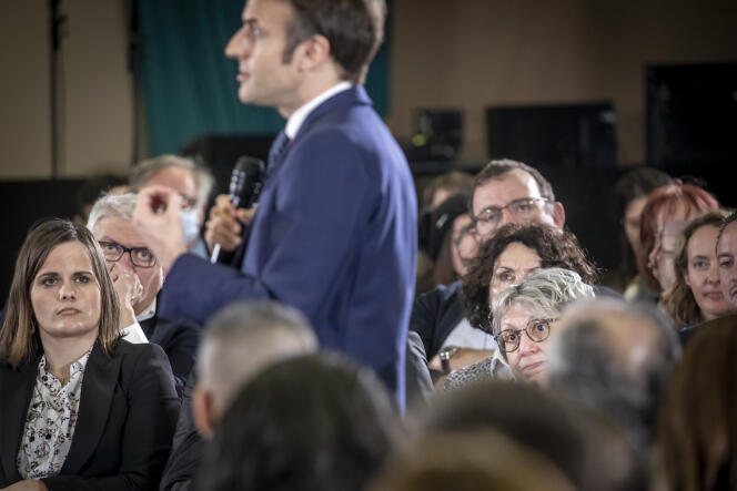 Emmanuel Macron, candidato a su reelección, participa en su primera reunión de campaña presidencial de 2022 en Poissy, Yvelines, el lunes 7 de marzo de 2022.
