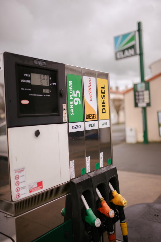Pompes du Garage Retailleau, à Saint-Fulgent (Vendée), le mercredi 23 février 2022.