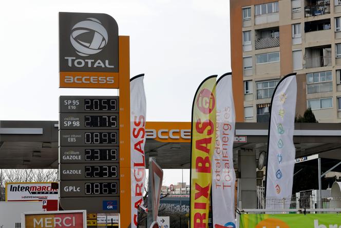 Une station service, à Marseille, le 9 mars.