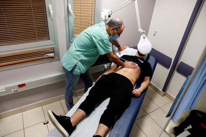 Un patient atteint du Covid-19, à l’hôpital Ichilov , à Tel-Aviv, en Israël, le 21 février 2022.