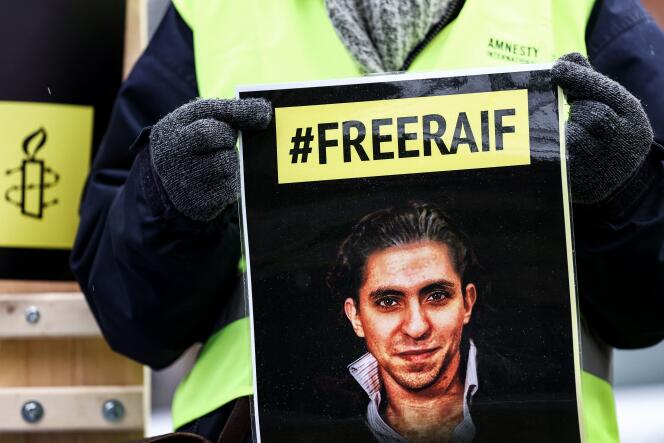Action de militants d’Amnesty International devant l’ambassade d’Arabie saoudite à Bruxelles, en janvier 2021.