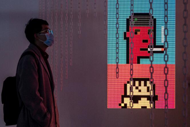 L’exposition de cryptopunks « Virtual Niche : Have You Ever Seen Memes in the Mirror? », à Pékin, en mars 2021, l’une des premières consacrées au crypto-art dans un musée.