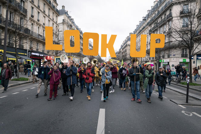 A l’appel de nombreuses ONG et associations, plusieurs milliers de personnes se sont réunies à Paris pour une nouvelle marche pour le climat. Les manifestants ont relié la place de la Nation à celle de la République.