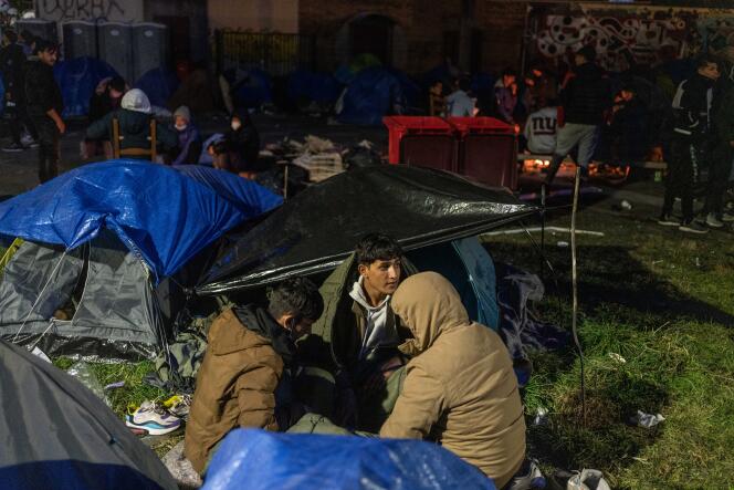 Des Afghans dans un camp de migrants à Pantin (seine-Saint-Denis), le 9 mars 2022.