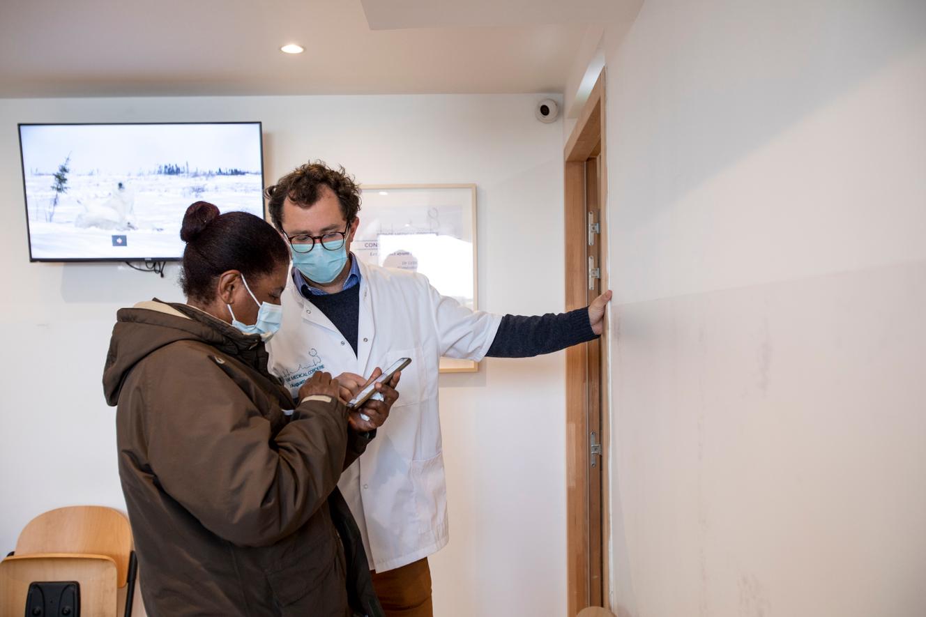 Augustin Héron, 31 ans, est un des medecins du centre médical de la Corderie, à Marseille, le 28 février 2022.