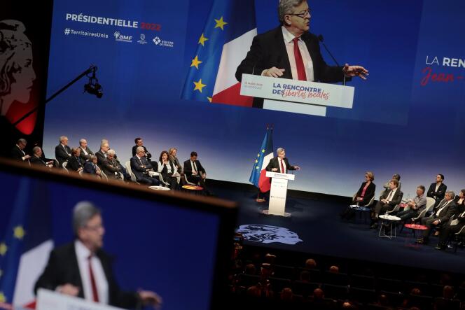 Jean-Luc Mélenchon audicionó ante las asociaciones de funcionarios electos locales en Montrouge (Hauts-de-Seine), el martes 15 de marzo de 2022.