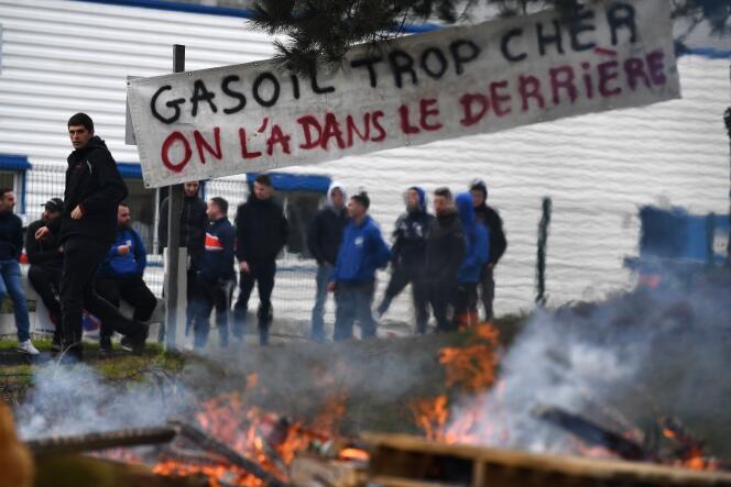 Jean-Luc Mélenchon Rassemblement de manifestants à Brest, le 15 mars 2022, pour protester contre la hausse des prix du carburant.