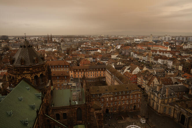Vista de la ciudad de Estrasburgo, tomada desde lo alto de la catedral, 15 de marzo de 2022.