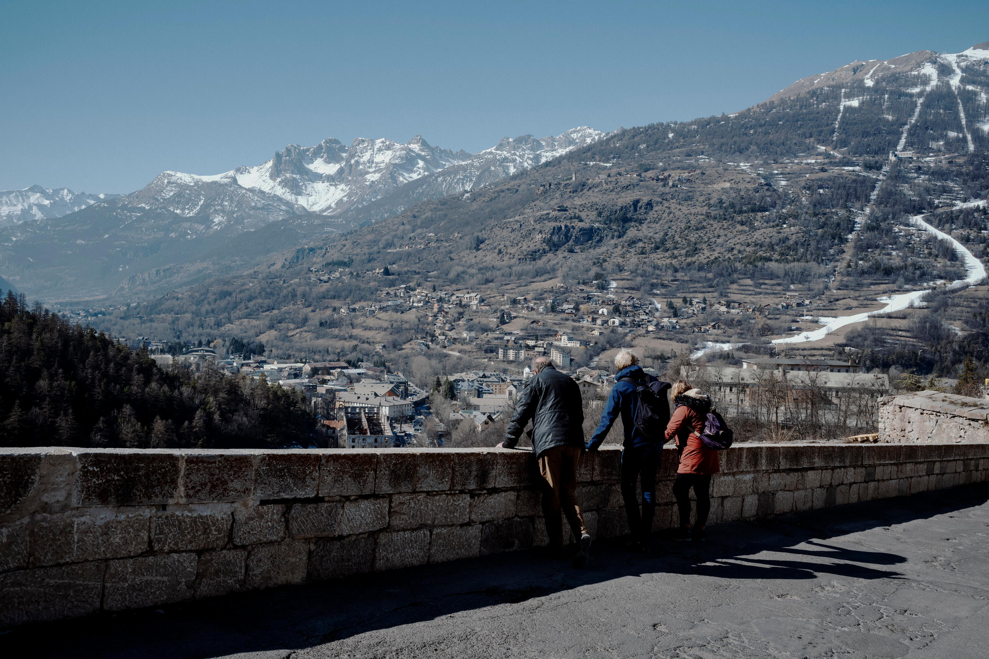 Sur les hauteurs de Briançon et sa muraille construite par Vauban, le 9 mars 2022.