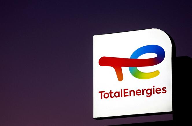 Le logo de TotalEnergies près de Nantes, en janvier 2022.