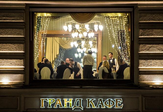 Dîner au luxueux Grand Café de l’hôtel National de Moscou, le 10 décembre 2017.