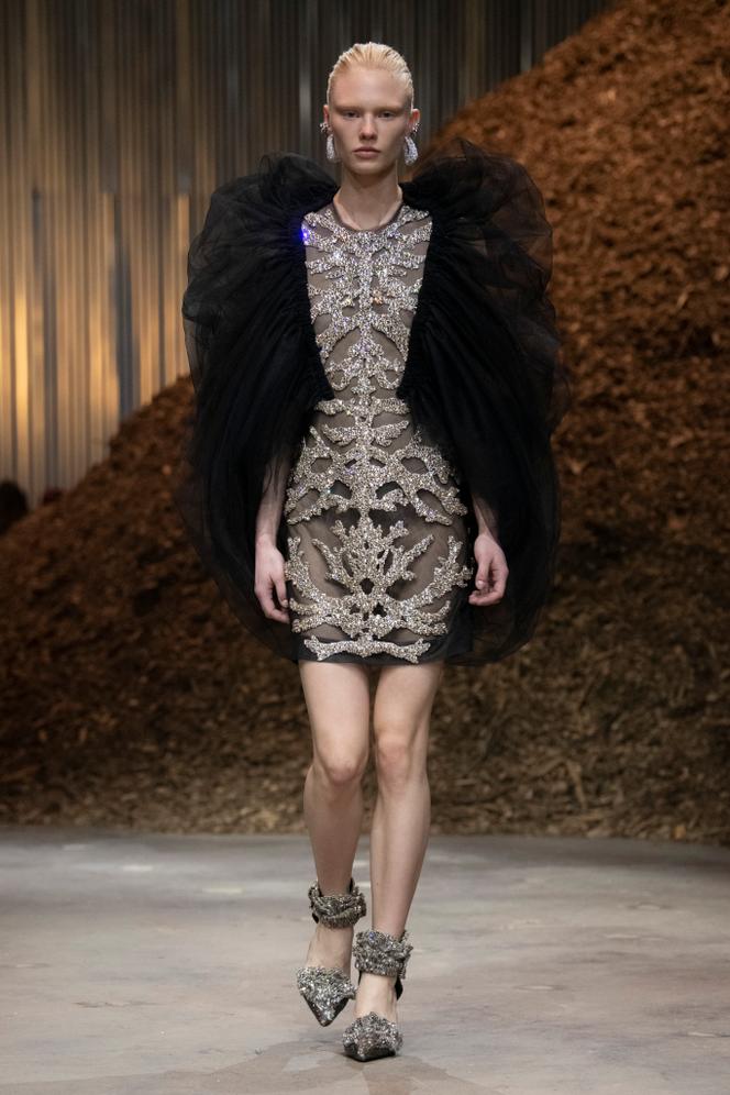 Alexander McQueen mise sur le mycélium