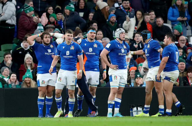 Les Italiens après leur défaite (57-6) en Irlande, le 27 février 2022.