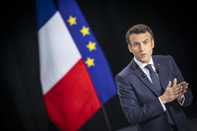 Emmanuel Macron, candidato a su reelección, presenta su programa durante una rueda de prensa en Aubervilliers (Seine-Saint-Denis), el jueves 17 de marzo de 2022.