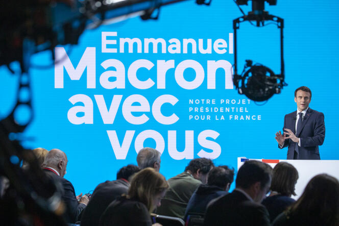 Emmanuel Macron, en Aubervilliers, jueves 17 de marzo de 2022.