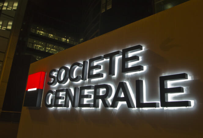 Logo de la Société générale, à La Défense, à Paris, en octobre 2016.