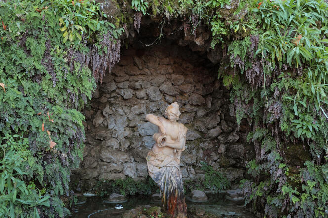 La fontaine à l’entrée du jardin Carmen de los Martires, sur le site d’un sanctuaire et d’un couvent de carmélites aux pieds nus établi à l’origine en 1492, à Grenade (Espagne).