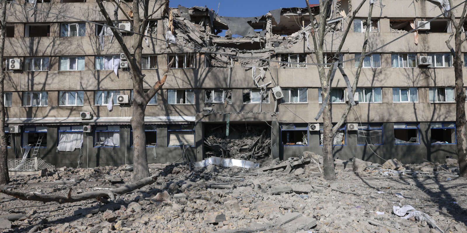 Guerre en Ukraine, en direct : la ville de Mykolaïv toujours bombardée ; à Kherson, des soldats russes visent des civils