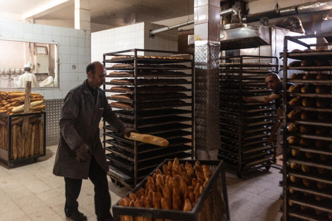 Dans la boulangerie de Mohammed Charawandi, à Djerba, en Tunisie, le 18 mars 2022.